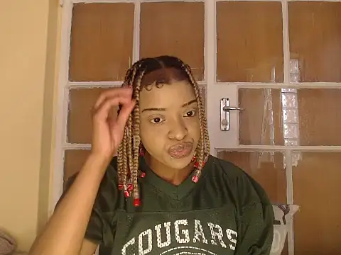 Snapshot of fifiqueen25 chatting on November 19, 3:34 pm fifiqueen25 online show from November 19, 3:34 pm