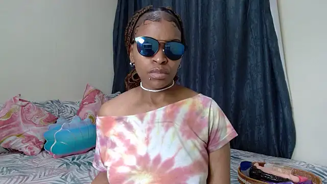 Snapshot of fifiqueen25 chatting on March 21, 7:13 am fifiqueen25 online show from March 21, 7:13 am