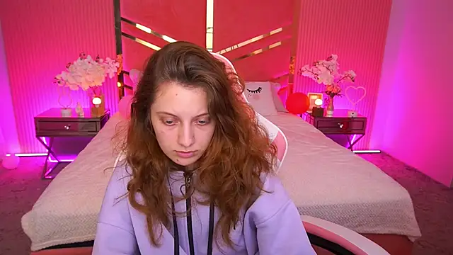 CuteeFoxy online show from December 18, 2:23 pm