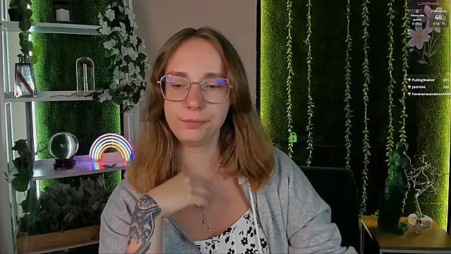 Snapshot of evalora_vei chatting on July 19, 7:28 pm evalora vei online show from July 19, 7:28 pm