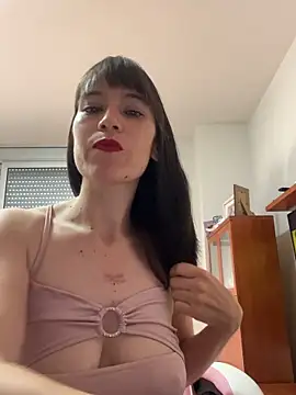 Snapshot of AlanaRius18 chatting on November 19, 11:43 am AlanaRius18 online show from November 19, 11:43 am