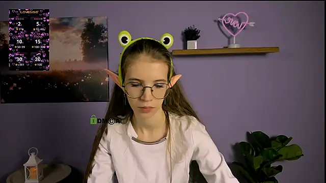 Snapshot of lulu_fly_ chatting on November 11, 7:47 pm lulu fly online show from November 11, 7:47 pm