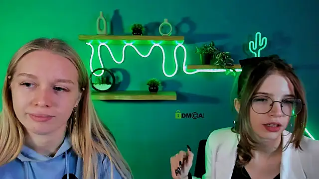 Snapshot of lulu_fly_ chatting on November 14, 9:30 am lulu fly online show from November 14, 9:30 am