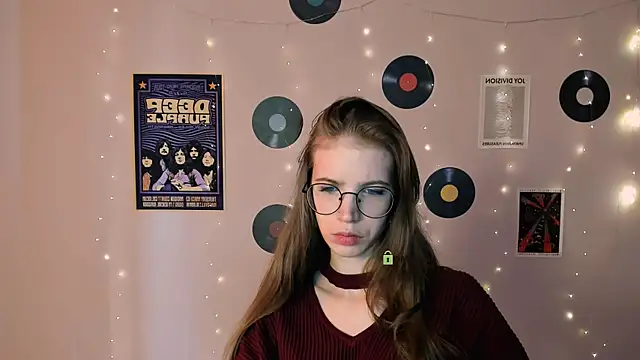 Snapshot of lulu_fly_ chatting on November 15, 9:50 am lulu fly online show from November 15, 9:50 am