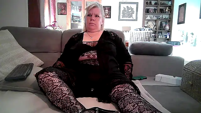 Snapshot of Bouddha-Angel chatting on April 30, 7:04 am Bouddha-Angel online show from April 30, 7:04 am