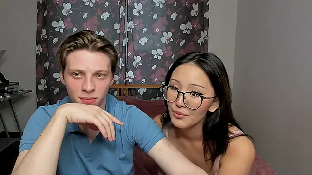 Snapshot of Blossomandbee chatting on October 14, 1:12 pm Blossomandbee online show from October 14, 1:12 pm