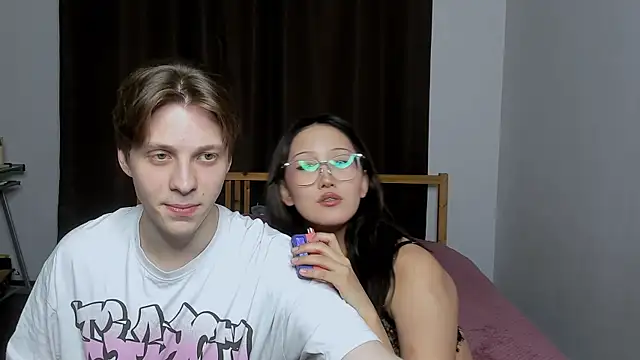 Snapshot of Blossomandbee chatting on November 3, 8:21 pm Blossomandbee online show from November 3, 8:21 pm