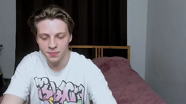 Snapshot of Blossomandbee chatting on November 4, 10:20 pm Blossomandbee online show from November 4, 10:20 pm