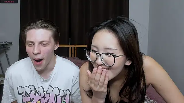 Snapshot of Blossomandbee chatting on November 7, 9:26 pm Blossomandbee online show from November 7, 9:26 pm