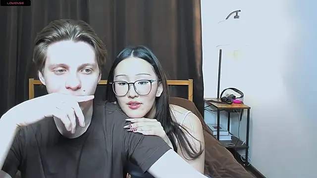 Snapshot of Blossomandbee chatting on January 7, 11:29 pm Blossomandbee online show from January 7, 11:29 pm