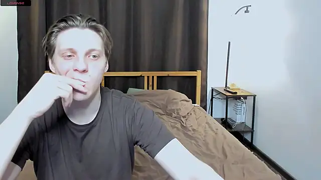 Snapshot of Blossomandbee chatting on January 9, 12:24 am Blossomandbee online show from January 9, 12:24 am