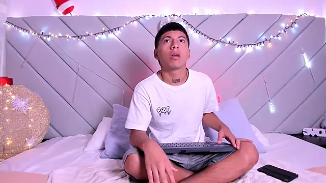 little kris1 online show from December 4, 12:36 pm