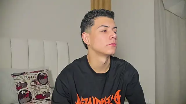 Snapshot of FireGuy_99 chatting on December 5, 12:58 pm FireGuy 99 online show from December 5, 12:58 pm