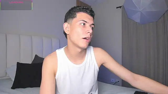 Snapshot of FireGuy_99 chatting on February 10, 1:26 pm FireGuy 99 online show from February 10, 1:26 pm