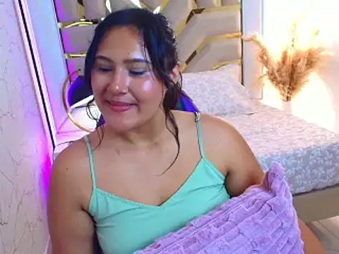 Snapshot of luna_jonezz chatting on October 21, 1:56 pm luna jonezz online show from October 21, 1:56 pm