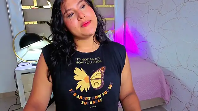 Snapshot of luna_jonezz chatting on November 6, 11:11 am luna jonezz online show from November 6, 11:11 am