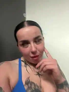 lucycoxxoxo online show from May 15, 11:23 pm