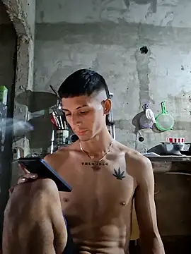 Snapshot of Luciferinthestreet chatting on November 11, 10:21 pm Luciferinthestreet online show from November 11, 10:21 pm