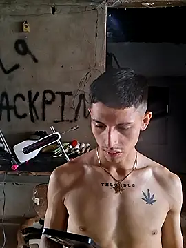 Snapshot of Luciferinthestreet chatting on November 12, 8:30 pm Luciferinthestreet online show from November 12, 8:30 pm