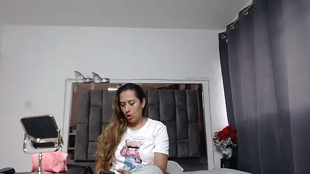 Salmma Milf online show from May 19, 11:49 am