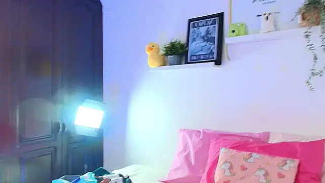 Snapshot of _TiniWild chatting on November 24, 1:00 pm TiniWild online show from November 24, 1:00 pm