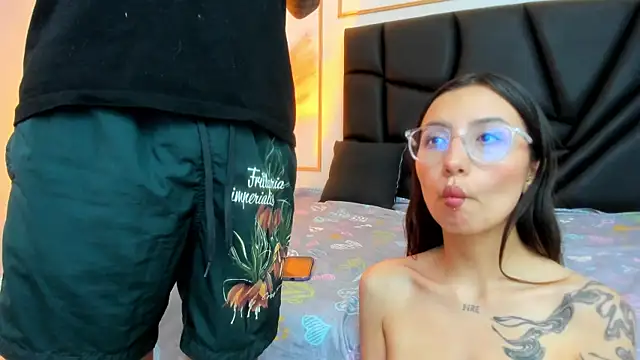 AnnieAndLeandro online show from December 22, 7:22 pm