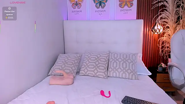 Snapshot of susie_thomsonn chatting on January 14, 1:22 am susie thomsonn online show from January 14, 1:22 am