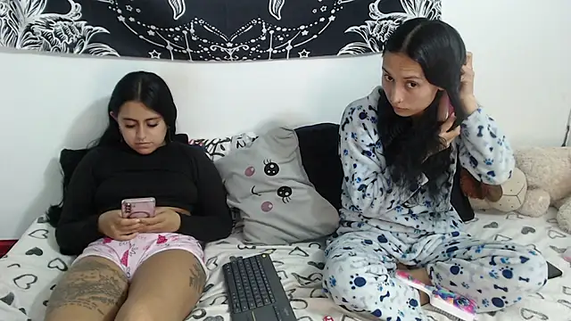 abby n emily online show from April 29, 1:32 am