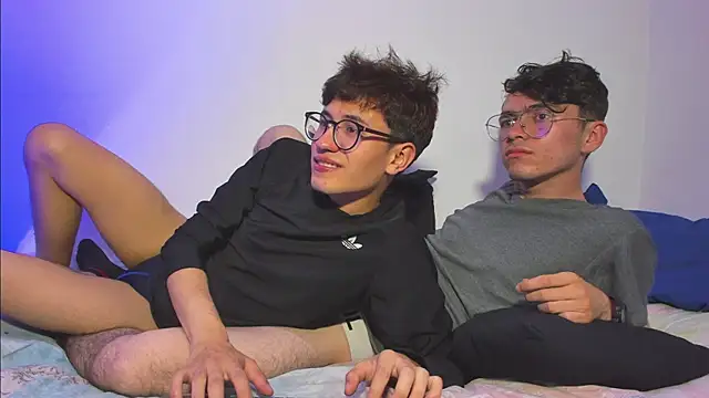 Snapshot of dani_angel_dark chatting on November 6, 1:39 am dani angel dark online show from November 6, 1:39 am