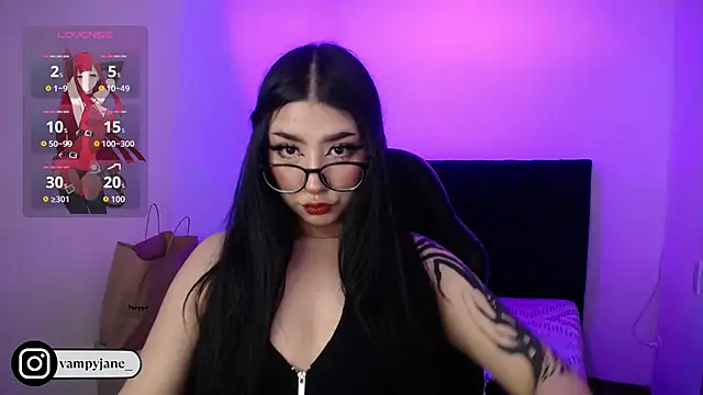 Snapshot of VamppyJane chatting on November 19, 2:33 am VamppyJane online show from November 19, 2:33 am