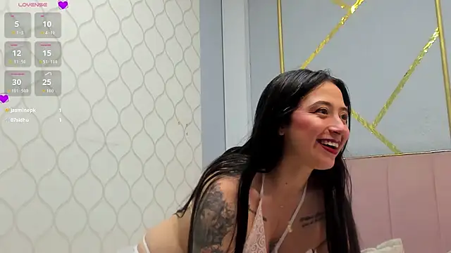 Snapshot of JuliethCruz_ chatting on May 25, 7:09 pm JuliethCruz online show from May 25, 7:09 pm