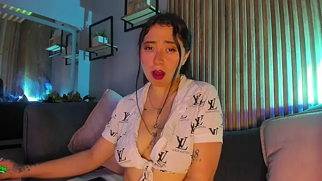 JuliethCruz  online show from June 18, 7:29 pm