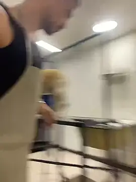 Snapshot of Leonardmoppet chatting on October 25, 9:20 pm Leonardmoppet online show from October 25, 9:20 pm