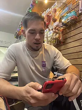 Snapshot of Leonardmoppet chatting on November 28, 10:34 pm Leonardmoppet online show from November 28, 10:34 pm