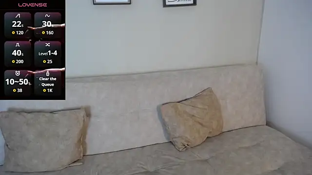 Snapshot of Sweet_Bella_Valery chatting on October 23, 9:35 pm Sweet Bella Valery online show from October 23, 9:35 pm