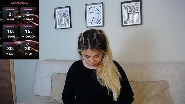 Snapshot of Sweet_Bella_Valery chatting on October 24, 9:55 pm Sweet Bella Valery online show from October 24, 9:55 pm