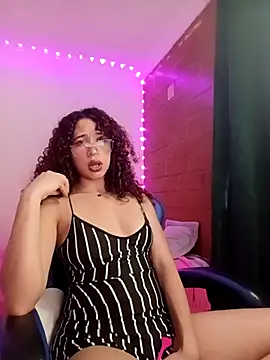 Snapshot of Medussa3033 chatting on December 19, 9:33 pm Medussa3033 online show from December 19, 9:33 pm