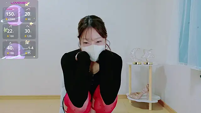 Snapshot of TSUKI_circle chatting on November 4, 2:43 am TSUKI circle online show from November 4, 2:43 am