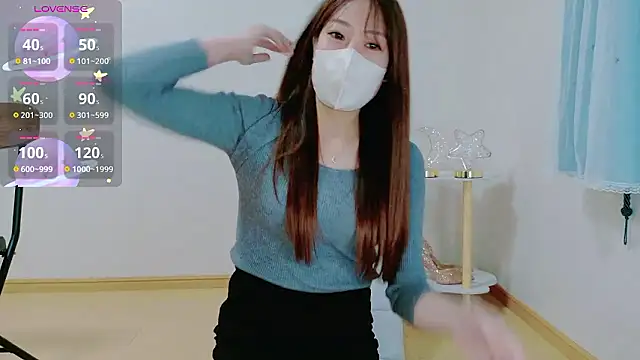 Snapshot of TSUKI_circle chatting on November 6, 2:29 pm TSUKI circle online show from November 6, 2:29 pm