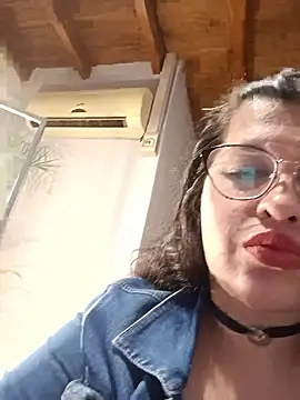 Snapshot of Sexylips200 chatting on October 16, 7:31 am Sexylips200 online show from October 16, 7:31 am