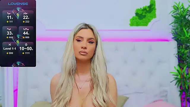 Snapshot of AriannaSins chatting on December 30, 1:36 pm AriannaSins online show from December 30, 1:36 pm