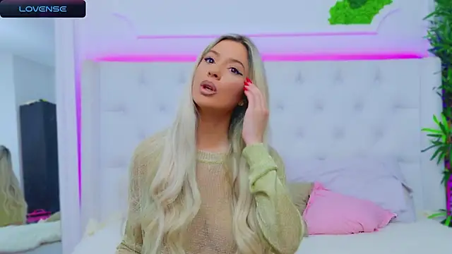 Snapshot of AriannaSins chatting on December 30, 7:42 pm AriannaSins online show from December 30, 7:42 pm