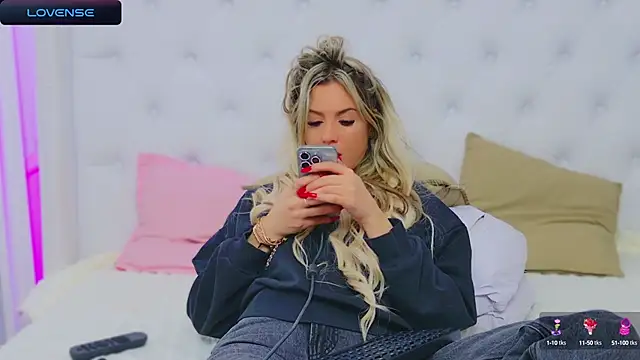 Snapshot of AriannaSins chatting on January 4, 7:55 pm AriannaSins online show from January 4, 7:55 pm