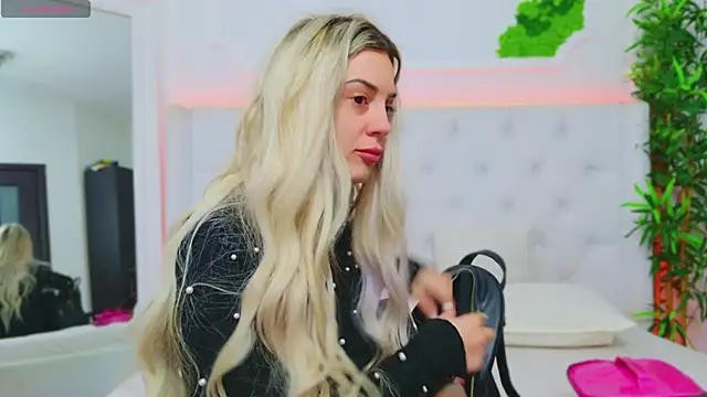 Snapshot of AriannaSins chatting on January 24, 1:25 pm AriannaSins online show from January 24, 1:25 pm