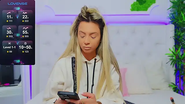 Snapshot of AriannaSins chatting on February 3, 1:30 pm AriannaSins online show from February 3, 1:30 pm