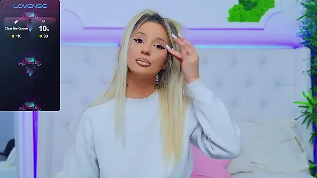 Snapshot of AriannaSins chatting on February 4, 3:57 pm AriannaSins online show from February 4, 3:57 pm