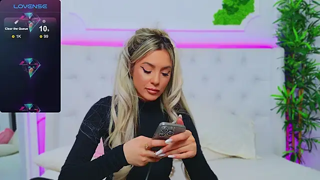 Snapshot of AriannaSins chatting on February 5, 7:42 pm AriannaSins online show from February 5, 7:42 pm