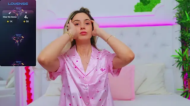 Snapshot of AriannaSins chatting on February 12, 1:27 pm AriannaSins online show from February 12, 1:27 pm