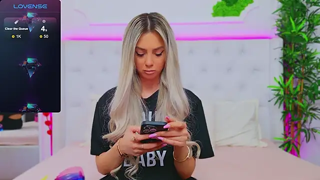 Snapshot of AriannaSins chatting on February 13, 2:42 pm AriannaSins online show from February 13, 2:42 pm