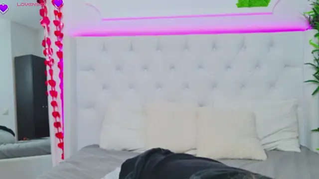 Snapshot of AriannaSins chatting on March 17, 1:18 pm AriannaSins online show from March 17, 1:18 pm